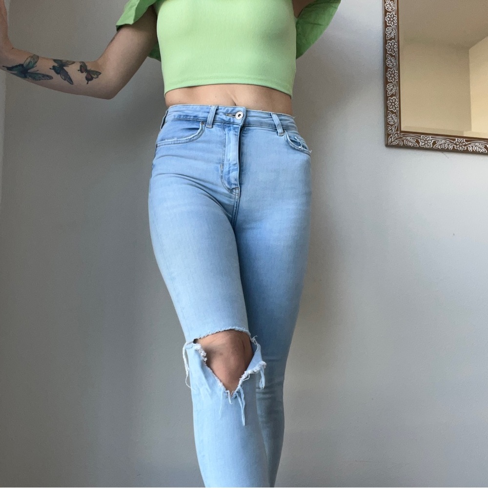 EUROPEAN BRAND BERSHKA HIGH WAISTED SKINNY JEANS SIZE 2